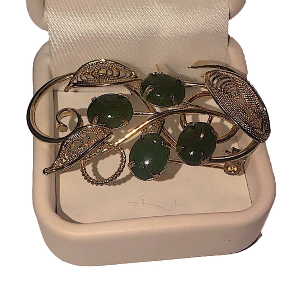VTG Jadeite Gold Tone Filigree Leaf Brooch 2.2”